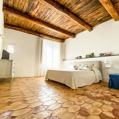 Nyaraló Residenza Ucci Ali *